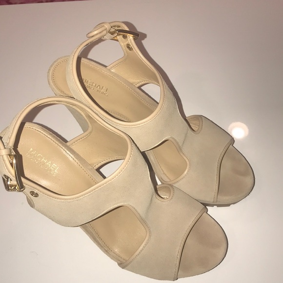 Michael Kors Nude wedges - Picture 1 of 3